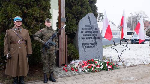 Zdjęcie przedstawia uroczystość obchodów 78. rocznicy Marszu Śmierci w Pruszczu Gdańskim